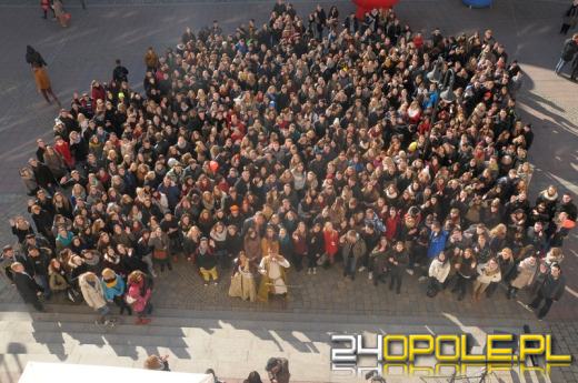 Ponad 300 par zatańczyło poloneza na rynku