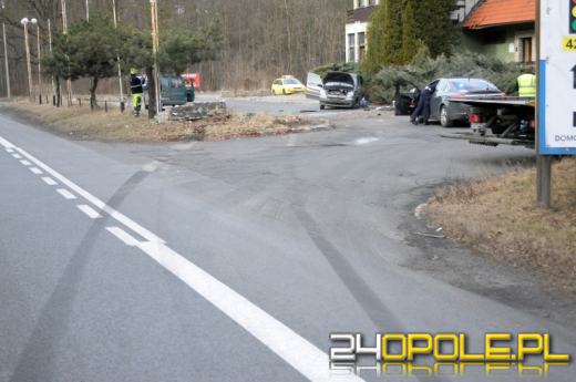 Chciała uniknąć zderzenia, uderzyła w murek