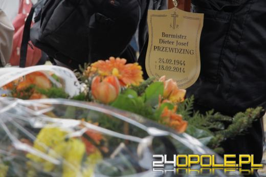 Zdzieszowice pożegnały Dietera Przewdzinga. Tłumy na pogrzebie burmistrza.