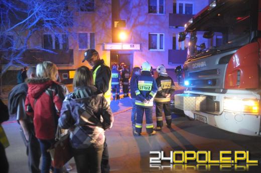 Pożar w bloku na Zaodrzu, strażacy ewakuowali mieszkańców