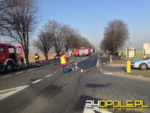 8 osób rannych po zderzeniu autobusu z samochodem