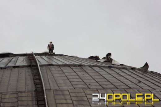Porywisty wiatr zrywa dachy na Opolszczyźnie