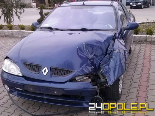 Z autobusu MZK odpadło koło i uderzyło w samochód