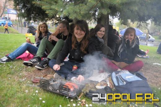 Pogoda pokrzyżowała plany grillującym na kampusie UO