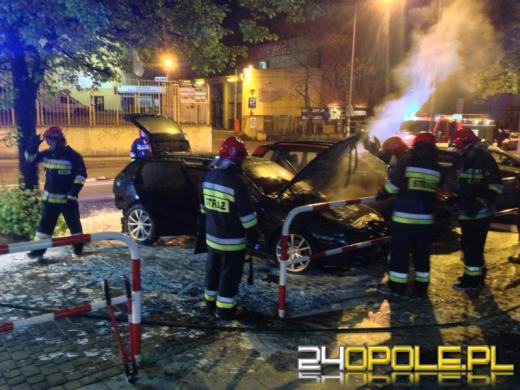 Pożar dwóch samochodów przy ulicy Sienkiewicza