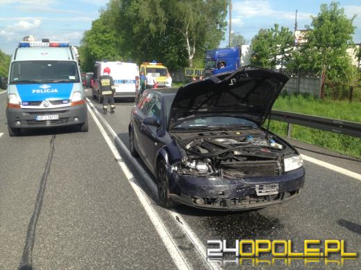 Wypadek w Dąbrowie. Dwie osoby trafiły do szpitala.