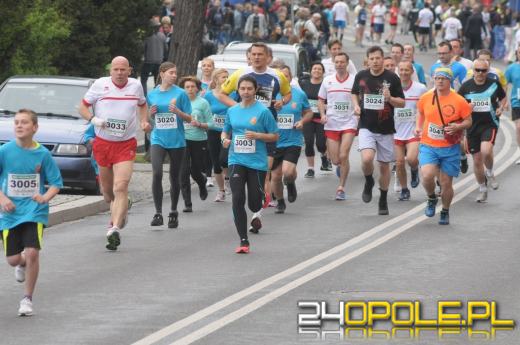 Ponad 900 biegaczy wystartowało w IV Maratonie Opolskim