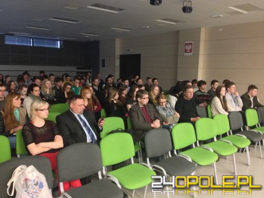 Studenci przepytywali kandydatów do europarlamentu