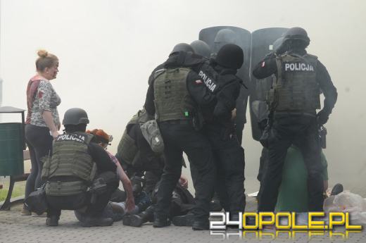 Strzelanina, pożar i akcja antyterrorystów. Ćwiczenia w centrum Opola.