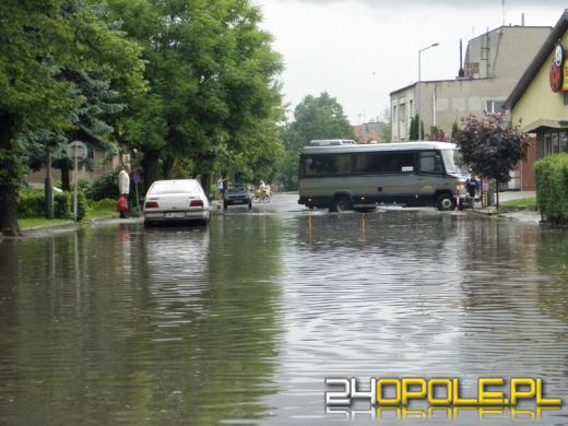Oberwanie chmury nad Głuchołazami. Zalane posesje i sklepy.