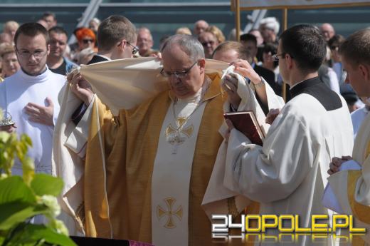 Dzisiaj Boże Ciało. Opolanie tłumnie uczestniczyli w procesji.