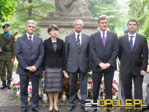 W Łambinowicach odsłonięto Pomnik Jeńców Serbskich