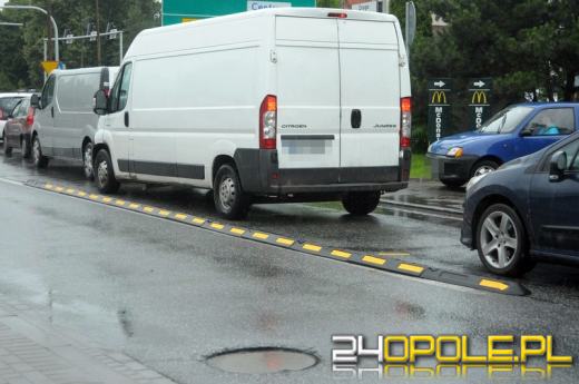 Kierowcy nagminnie łamią przepisy na ul. Partyzanckiej