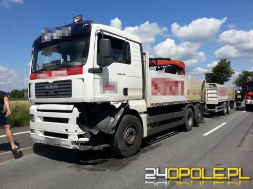 Renault zderzyło się z ciężarówką