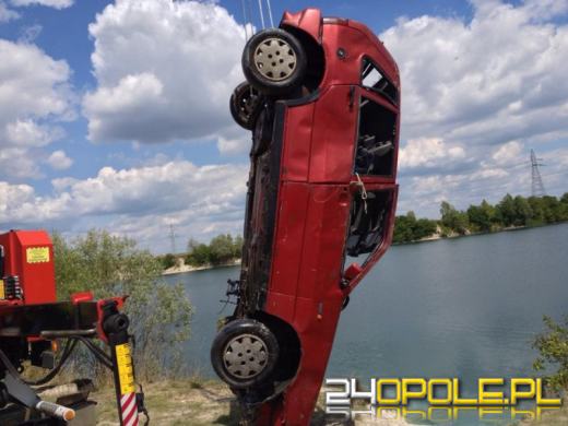 Strażacy wyłowili z kamionki Silesia samochód osobowy