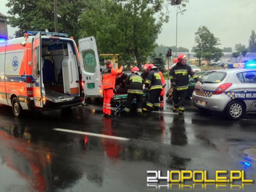Kobieta zignorowała czerwone światło doprowadzając do wypadku