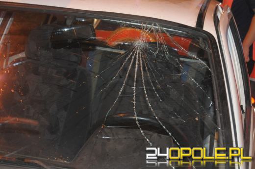 Jechał za szybko i uderzył w sygnalizator