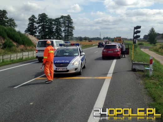 Robotnik kierujący ruchem potrącony przez samochód