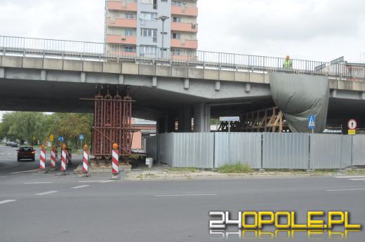 Estakada nad rondem zamknięta, kierowcy stoją w korkach