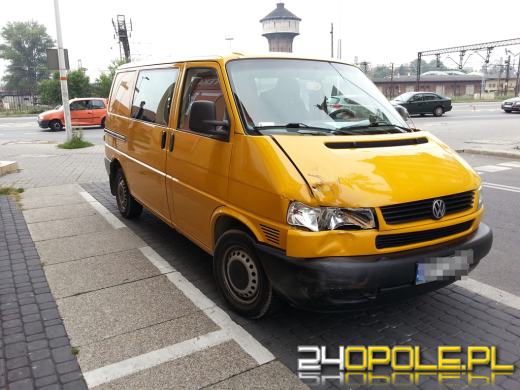 Seat i volkswagen zderzyły się na ul. Armii Krajowej