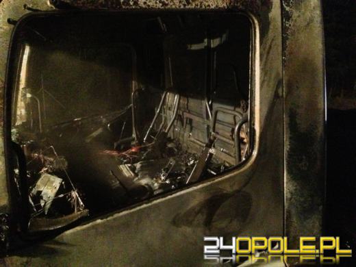 Ciężarówka spłonęła na autostradzie A4