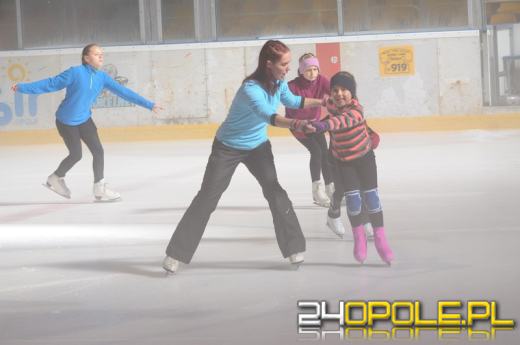 Toropol oblegany przez młodych łyżwiarzy