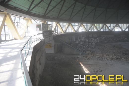 Prace przy Okrąglaku idą pełną parą. Hala znika w oczach.