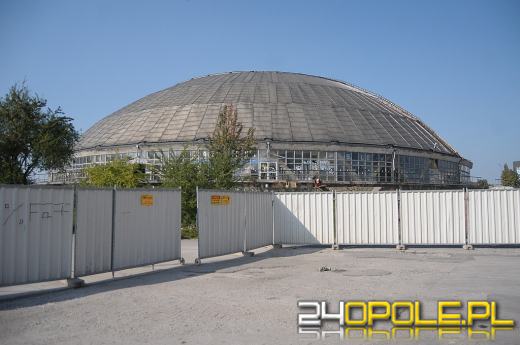 Prace przy Okrąglaku idą pełną parą. Hala znika w oczach.