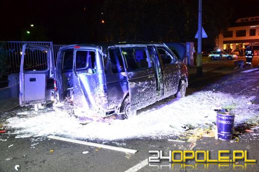 Zignorował czerwone światło, uderzył w taksówkę i uciekł pieszo