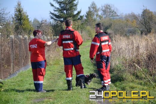 "Syn zabił ojca i uciekł". W Lewinie Brzeskim trwa policyjna obława.