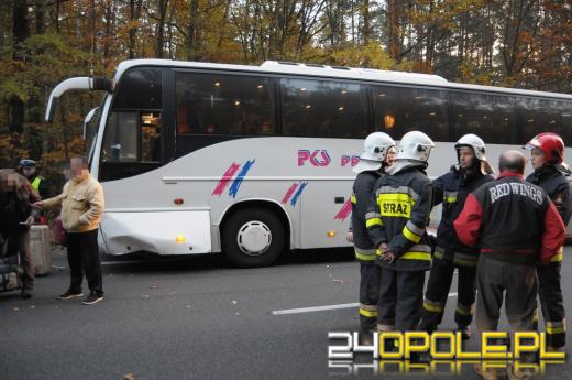 Wypadek podczas wyprzedzania. 2 rannych, 4 uszkodzone pojazdy.