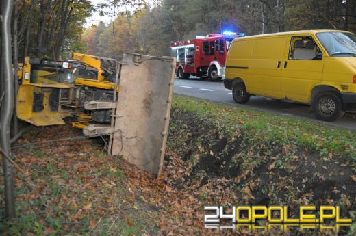 Wypadek podczas wyprzedzania. 2 rannych, 4 uszkodzone pojazdy.