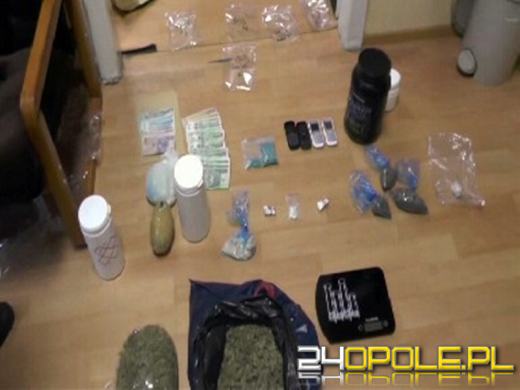 Akcja CBŚ. Zatrzymano 4 mężczyzn, zabezpieczono 2 kg narkotyków.