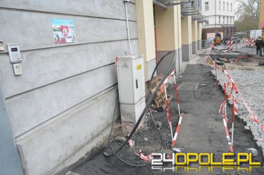 Przedszkolaki nie mają łatwo na Małym Rynku. Zlikwidowano im przejście.