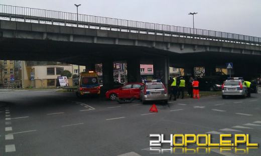 Policyjny radiowóz zderzył się z oplem vectrą