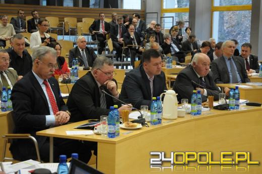 Budżet województwa na 2015 uchwalony. Szykują się duże inwestycje drogowe.