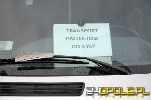 Samorządy pomagają pacjentom i zapewniają transport do lekarza