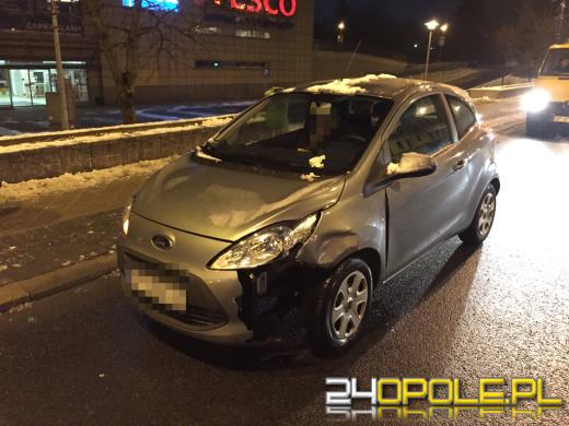 Policjant chciał zatrzymać samochód, doprowadził do kolizji