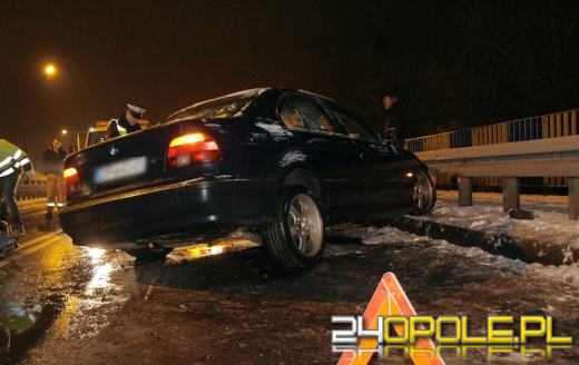 Poślizg i zderzenie na wiadukcie na ul. Obrońców Stalingradu