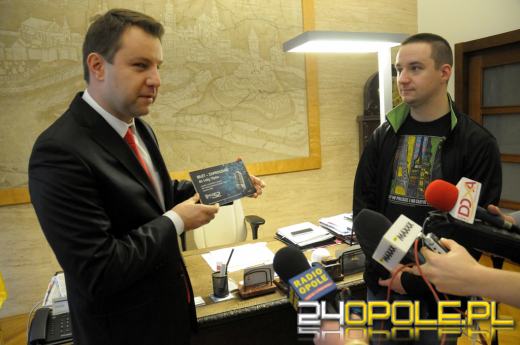 Koszulki, bilety i policyjna maskotka. Co Opolanie będą licytować podczas WOŚP?