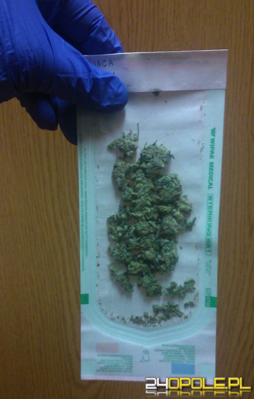 Szedł środkiem ulicy, miał przy sobie narkotyki