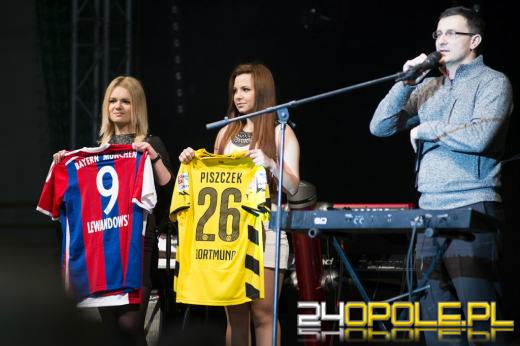 Kamil Bednarek zaśpiewał charytatywnie dla "Barki"