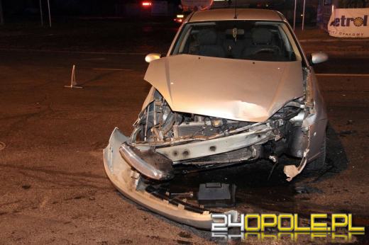 Wypadek na ul. Budowlanych. Ciężarna trafiła do szpitala.