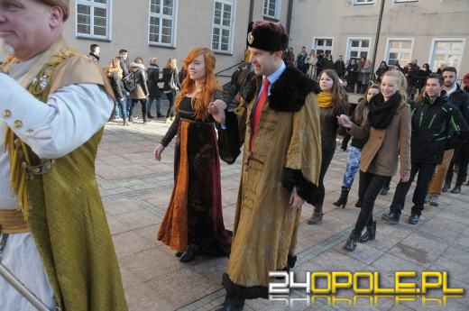 Polonez na 500 par na opolskim rynku