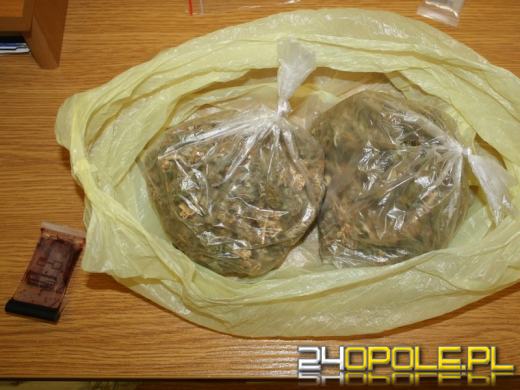 19-latek niósł w reklamówce ponad 100 gramów marihuany