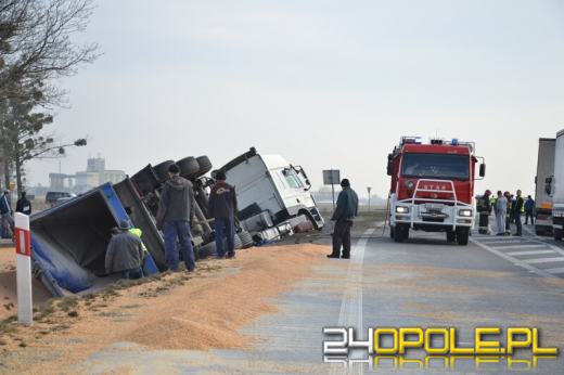 Wypadek na obwodnicy Grodkowa, jedna osoba jest ranna