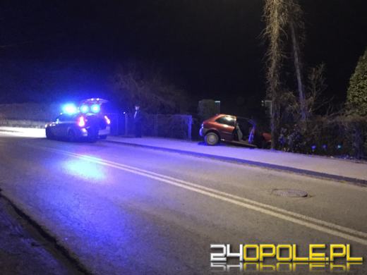 Pijany kierowca staranował płot. Mężczyzna miał aż 2,5 promila.