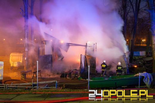 Spłonął hangar na przystani kajakowej. Podpalenie?