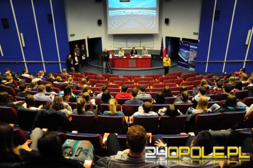 Językowi tytani pojadą do Brukseli