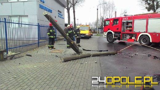 Jechała zbyt szybko i przewróciła latarnię